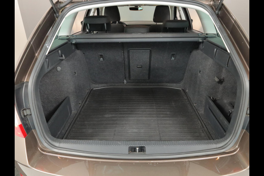 Škoda Octavia Combi 1.0 TSI Greentech Ambition Business 115pk 6bak| trekhaak| navigatie| LM-velgen| Parksensors achter