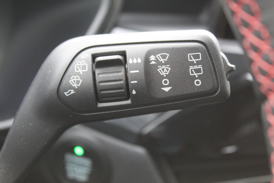 Ford Kuga 1.5 EcoBoost ST-Line X , 150pk 1800 Trekgewicht Cilmate control , Camera , Stoel,Stuur en Voorruit verwarming Navigatie , Trekhaak , Elek.verstelbare bestuurders stoel