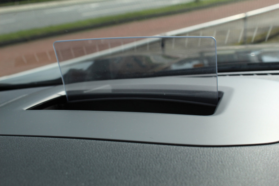 Ford Kuga 1.5 EcoBoost ST-Line X , 150pk 1800 Trekgewicht Cilmate control , Camera , Stoel,Stuur en Voorruit verwarming Navigatie , Trekhaak , Elek.verstelbare bestuurders stoel