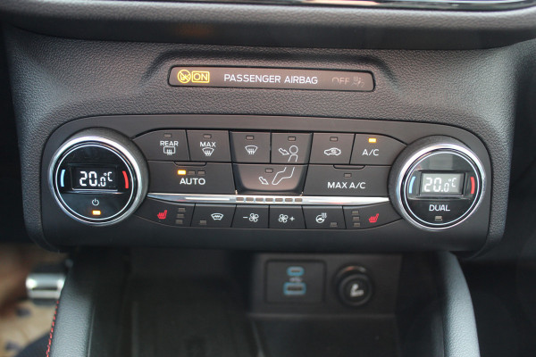 Ford Kuga 1.5 EcoBoost ST-Line X , 150pk 1800 Trekgewicht Cilmate control , Camera , Stoel,Stuur en Voorruit verwarming Navigatie , Trekhaak , Elek.verstelbare bestuurders stoel