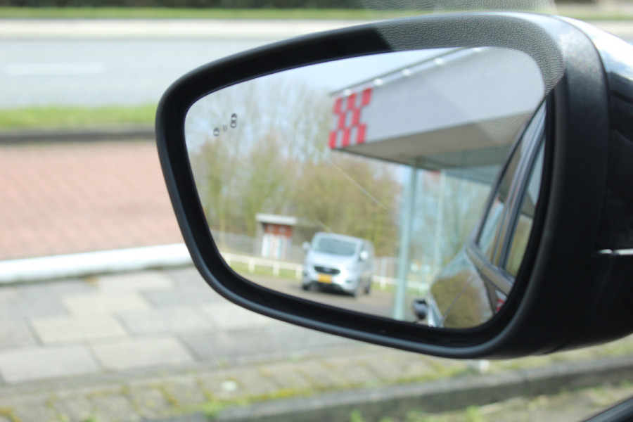 Ford Kuga 1.5 EcoBoost ST-Line X , 150pk 1800 Trekgewicht Cilmate control , Camera , Stoel,Stuur en Voorruit verwarming Navigatie , Trekhaak , Elek.verstelbare bestuurders stoel