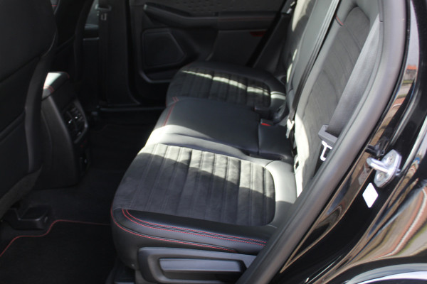 Ford Kuga 1.5 EcoBoost ST-Line X , 150pk 1800 Trekgewicht Cilmate control , Camera , Stoel,Stuur en Voorruit verwarming Navigatie , Trekhaak , Elek.verstelbare bestuurders stoel