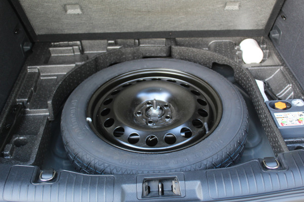 Ford Kuga 1.5 EcoBoost ST-Line X , 150pk 1800 Trekgewicht Cilmate control , Camera , Stoel,Stuur en Voorruit verwarming Navigatie , Trekhaak , Elek.verstelbare bestuurders stoel