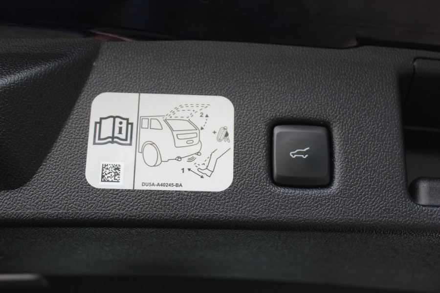 Ford Kuga 1.5 EcoBoost ST-Line X , 150pk 1800 Trekgewicht Cilmate control , Camera , Stoel,Stuur en Voorruit verwarming Navigatie , Trekhaak , Elek.verstelbare bestuurders stoel