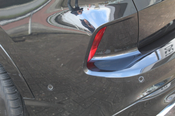 Ford Kuga 1.5 EcoBoost ST-Line X , 150pk 1800 Trekgewicht Cilmate control , Camera , Stoel,Stuur en Voorruit verwarming Navigatie , Trekhaak , Elek.verstelbare bestuurders stoel