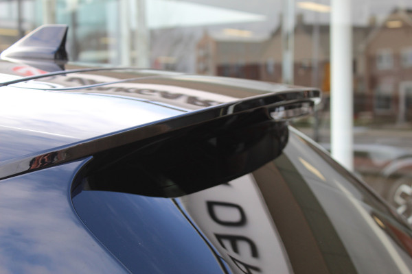 Ford Kuga 1.5 EcoBoost ST-Line X , 150pk 1800 Trekgewicht Cilmate control , Camera , Stoel,Stuur en Voorruit verwarming Navigatie , Trekhaak , Elek.verstelbare bestuurders stoel