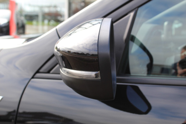 Ford Kuga 1.5 EcoBoost ST-Line X , 150pk 1800 Trekgewicht Cilmate control , Camera , Stoel,Stuur en Voorruit verwarming Navigatie , Trekhaak , Elek.verstelbare bestuurders stoel