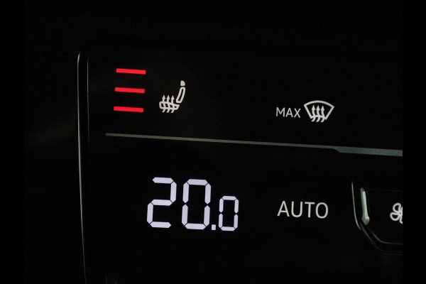 Volkswagen Passat 1.4 TSI PHEV GTE | SOH 95% | Stoelverwarming | Trekhaak | Massage | Camera | Carplay | Keyless | Matrix LED | Navigatie | Adaptive cruise | Park Assist | Climate control | Plug In