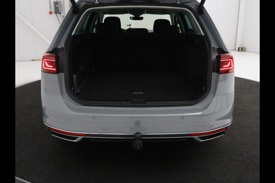 Volkswagen Passat 1.4 TSI PHEV GTE | SOH 95% | Stoelverwarming | Trekhaak | Massage | Camera | Carplay | Keyless | Matrix LED | Navigatie | Adaptive cruise | Park Assist | Climate control | Plug In