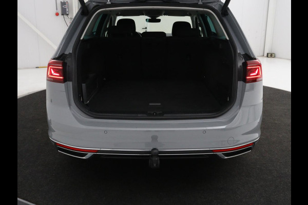 Volkswagen Passat 1.4 TSI PHEV GTE | SOH 95% | Stoelverwarming | Trekhaak | Massage | Camera | Carplay | Keyless | Matrix LED | Navigatie | Adaptive cruise | Park Assist | Climate control | Plug In