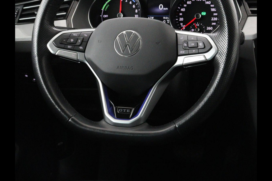 Volkswagen Passat 1.4 TSI PHEV GTE | SOH 95% | Stoelverwarming | Trekhaak | Massage | Camera | Carplay | Keyless | Matrix LED | Navigatie | Adaptive cruise | Park Assist | Climate control | Plug In