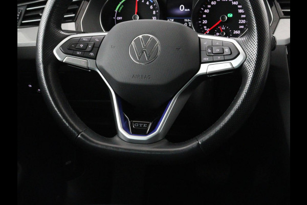 Volkswagen Passat 1.4 TSI PHEV GTE | SOH 95% | Stoelverwarming | Trekhaak | Massage | Camera | Carplay | Keyless | Matrix LED | Navigatie | Adaptive cruise | Park Assist | Climate control | Plug In