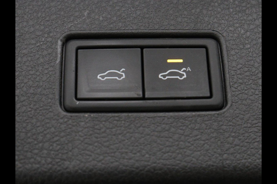 Volkswagen Passat 1.4 TSI PHEV GTE | SOH 95% | Stoelverwarming | Trekhaak | Massage | Camera | Carplay | Keyless | Matrix LED | Navigatie | Adaptive cruise | Park Assist | Climate control | Plug In