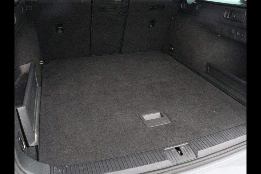 Volkswagen Passat 1.4 TSI PHEV GTE | SOH 95% | Stoelverwarming | Trekhaak | Massage | Camera | Carplay | Keyless | Matrix LED | Navigatie | Adaptive cruise | Park Assist | Climate control | Plug In