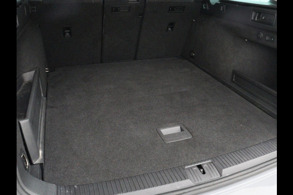 Volkswagen Passat 1.4 TSI PHEV GTE | SOH 95% | Stoelverwarming | Trekhaak | Massage | Camera | Carplay | Keyless | Matrix LED | Navigatie | Adaptive cruise | Park Assist | Climate control | Plug In