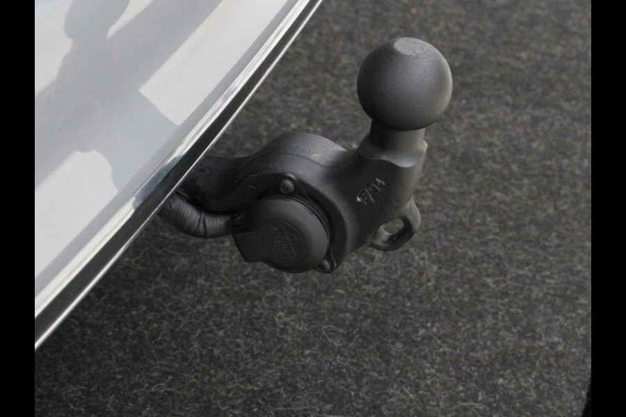 Volkswagen Passat 1.4 TSI PHEV GTE | SOH 95% | Stoelverwarming | Trekhaak | Massage | Camera | Carplay | Keyless | Matrix LED | Navigatie | Adaptive cruise | Park Assist | Climate control | Plug In