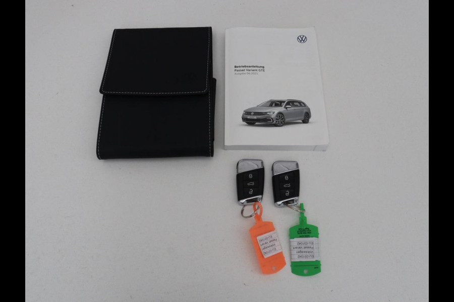 Volkswagen Passat 1.4 TSI PHEV GTE | SOH 95% | Stoelverwarming | Trekhaak | Massage | Camera | Carplay | Keyless | Matrix LED | Navigatie | Adaptive cruise | Park Assist | Climate control | Plug In