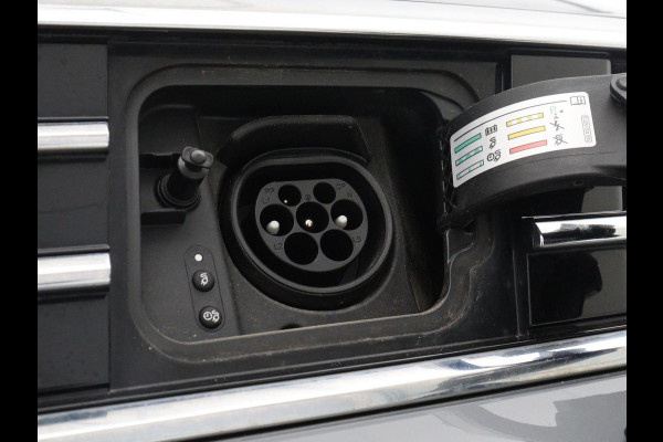 Volkswagen Passat 1.4 TSI PHEV GTE | SOH 95% | Stoelverwarming | Trekhaak | Massage | Camera | Carplay | Keyless | Matrix LED | Navigatie | Adaptive cruise | Park Assist | Climate control | Plug In