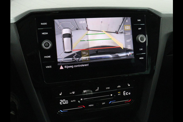 Volkswagen Passat 1.4 TSI PHEV GTE | SOH 95% | Stoelverwarming | Trekhaak | Massage | Camera | Carplay | Keyless | Matrix LED | Navigatie | Adaptive cruise | Park Assist | Climate control | Plug In