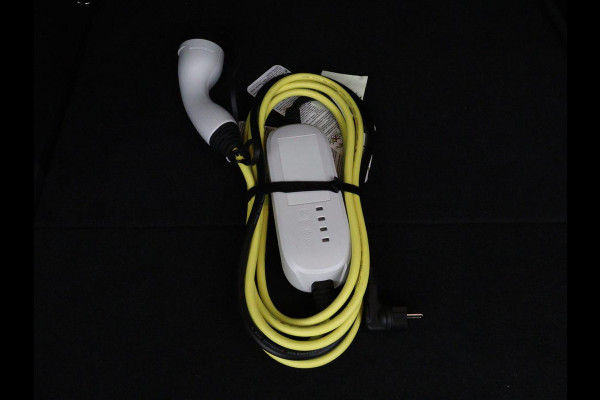 Volkswagen Passat 1.4 TSI PHEV GTE | SOH 95% | Stoelverwarming | Trekhaak | Massage | Camera | Carplay | Keyless | Matrix LED | Navigatie | Adaptive cruise | Park Assist | Climate control | Plug In