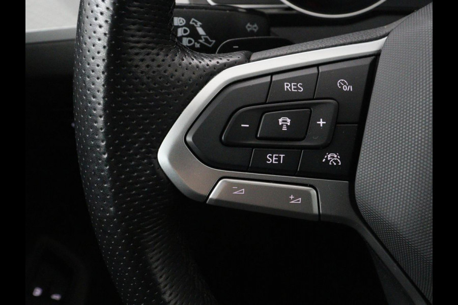 Volkswagen Passat 1.4 TSI PHEV GTE | SOH 95% | Stoelverwarming | Trekhaak | Massage | Camera | Carplay | Keyless | Matrix LED | Navigatie | Adaptive cruise | Park Assist | Climate control | Plug In