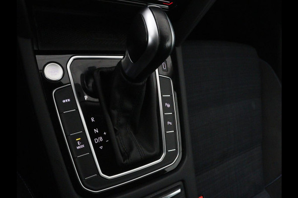 Volkswagen Passat 1.4 TSI PHEV GTE | SOH 95% | Stoelverwarming | Trekhaak | Massage | Camera | Carplay | Keyless | Matrix LED | Navigatie | Adaptive cruise | Park Assist | Climate control | Plug In