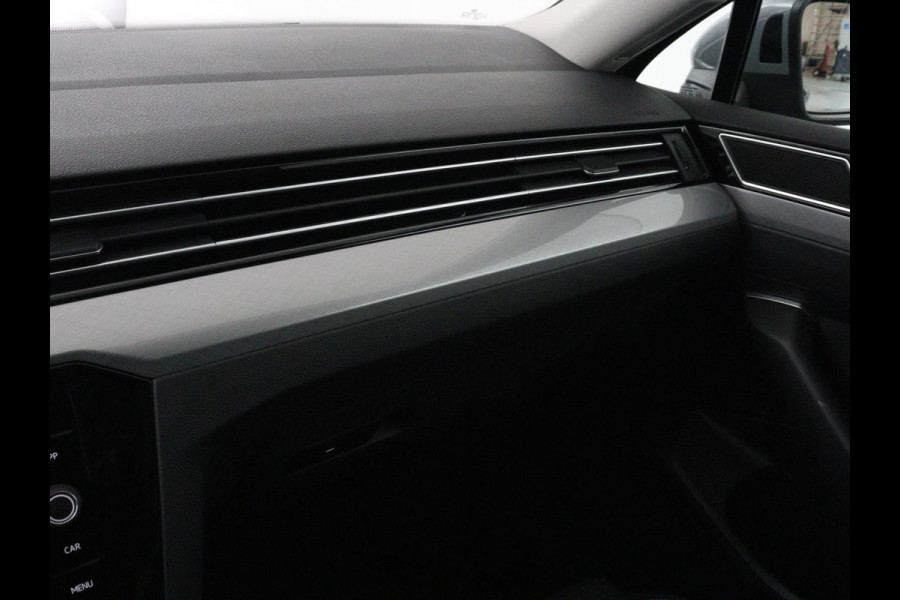 Volkswagen Passat 1.4 TSI PHEV GTE | SOH 95% | Stoelverwarming | Trekhaak | Massage | Camera | Carplay | Keyless | Matrix LED | Navigatie | Adaptive cruise | Park Assist | Climate control | Plug In