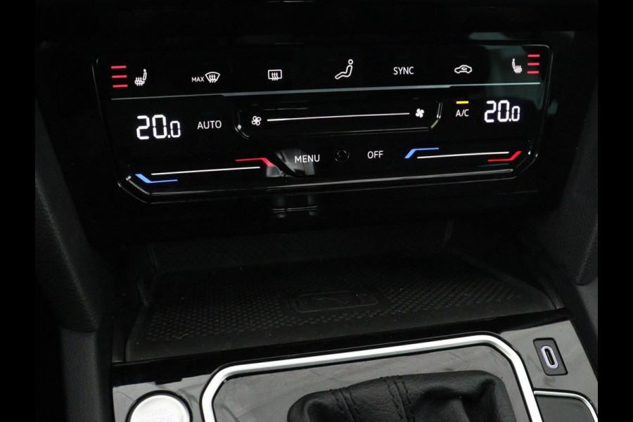 Volkswagen Passat 1.4 TSI PHEV GTE | SOH 95% | Stoelverwarming | Trekhaak | Massage | Camera | Carplay | Keyless | Matrix LED | Navigatie | Adaptive cruise | Park Assist | Climate control | Plug In