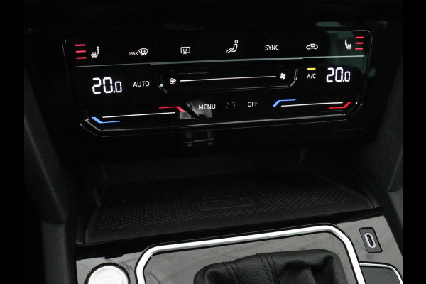 Volkswagen Passat 1.4 TSI PHEV GTE | SOH 95% | Stoelverwarming | Trekhaak | Massage | Camera | Carplay | Keyless | Matrix LED | Navigatie | Adaptive cruise | Park Assist | Climate control | Plug In