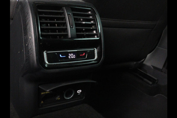 Volkswagen Passat 1.4 TSI PHEV GTE | SOH 95% | Stoelverwarming | Trekhaak | Massage | Camera | Carplay | Keyless | Matrix LED | Navigatie | Adaptive cruise | Park Assist | Climate control | Plug In