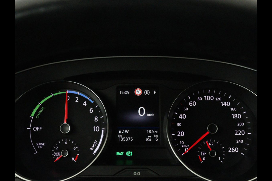 Volkswagen Passat 1.4 TSI PHEV GTE | SOH 95% | Stoelverwarming | Trekhaak | Massage | Camera | Carplay | Keyless | Matrix LED | Navigatie | Adaptive cruise | Park Assist | Climate control | Plug In