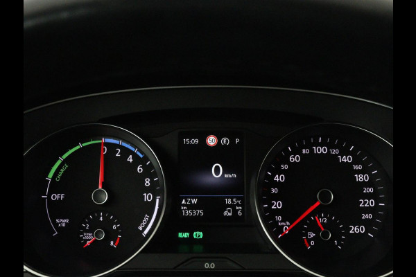 Volkswagen Passat 1.4 TSI PHEV GTE | SOH 95% | Stoelverwarming | Trekhaak | Massage | Camera | Carplay | Keyless | Matrix LED | Navigatie | Adaptive cruise | Park Assist | Climate control | Plug In