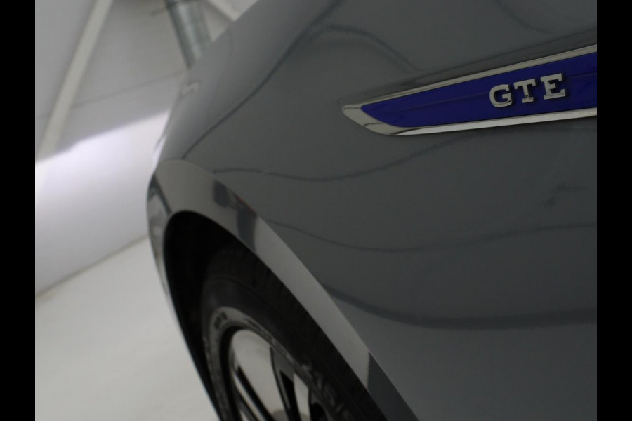 Volkswagen Passat 1.4 TSI PHEV GTE | SOH 95% | Stoelverwarming | Trekhaak | Massage | Camera | Carplay | Keyless | Matrix LED | Navigatie | Adaptive cruise | Park Assist | Climate control | Plug In