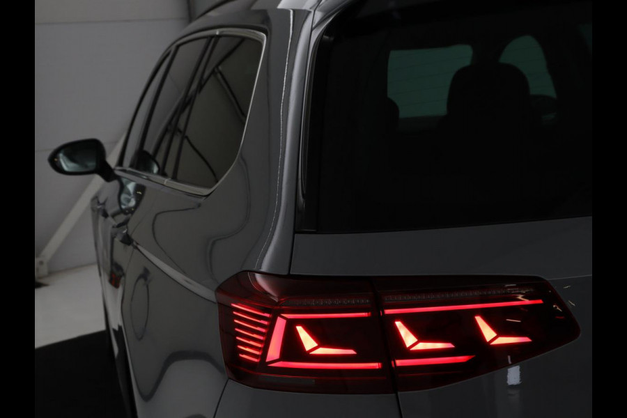 Volkswagen Passat 1.4 TSI PHEV GTE | SOH 95% | Stoelverwarming | Trekhaak | Massage | Camera | Carplay | Keyless | Matrix LED | Navigatie | Adaptive cruise | Park Assist | Climate control | Plug In