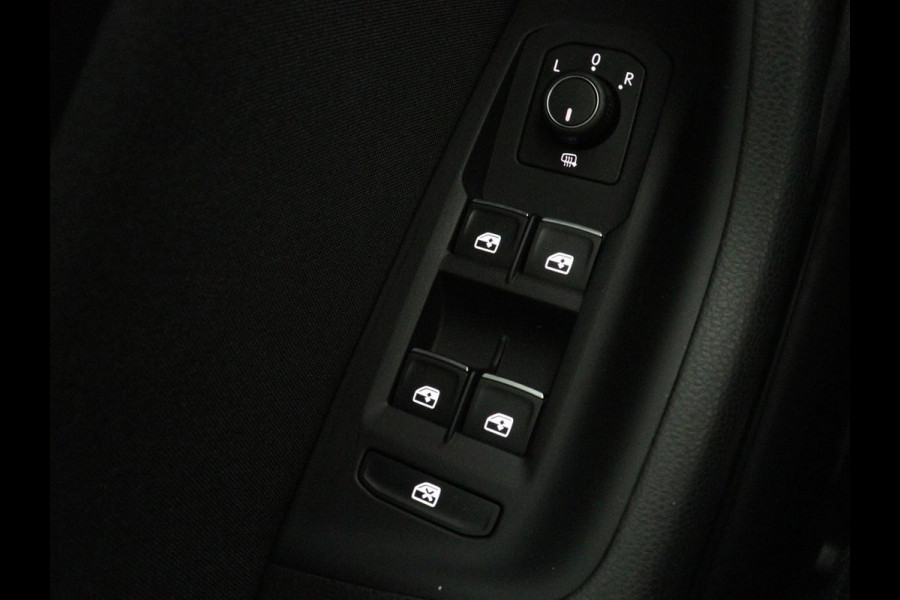 Volkswagen Passat 1.4 TSI PHEV GTE | SOH 95% | Stoelverwarming | Trekhaak | Massage | Camera | Carplay | Keyless | Matrix LED | Navigatie | Adaptive cruise | Park Assist | Climate control | Plug In