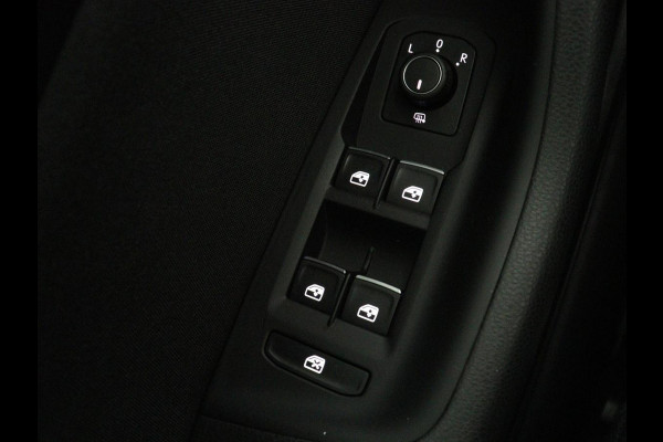 Volkswagen Passat 1.4 TSI PHEV GTE | SOH 95% | Stoelverwarming | Trekhaak | Massage | Camera | Carplay | Keyless | Matrix LED | Navigatie | Adaptive cruise | Park Assist | Climate control | Plug In