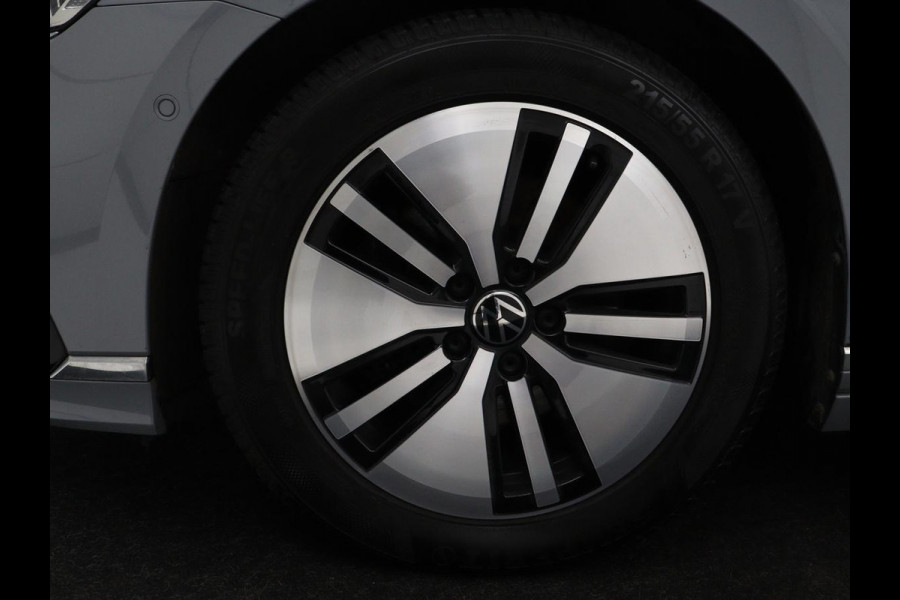 Volkswagen Passat 1.4 TSI PHEV GTE | SOH 95% | Stoelverwarming | Trekhaak | Massage | Camera | Carplay | Keyless | Matrix LED | Navigatie | Adaptive cruise | Park Assist | Climate control | Plug In