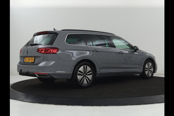 Volkswagen Passat 1.4 TSI PHEV GTE | SOH 95% | Stoelverwarming | Trekhaak | Massage | Camera | Carplay | Keyless | Matrix LED | Navigatie | Adaptive cruise | Park Assist | Climate control | Plug In