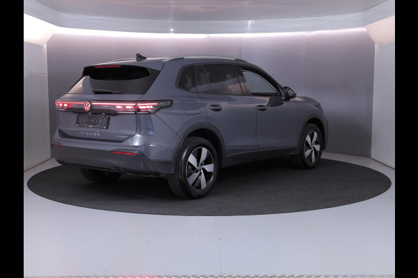 Volkswagen Tiguan 1.5 eHybrid Life Edition 204 pk Automaat (DSG) | Verlengde garantie | Navigatie | Parkeersensoren (Park assist) | Achteruitrijcamera | Stoelverwarming |