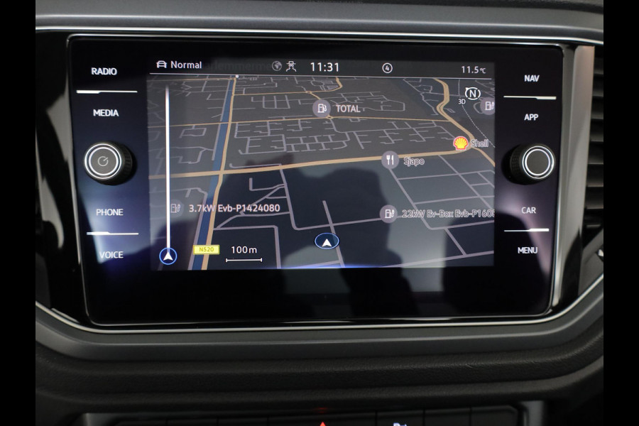 Volkswagen T-Roc Cabrio 1.5 TSI R-Line 150 pk Automaat (DSG) | Navigatie | Windscherm | Parkeersensoren | Stoelverwarming | Adaptieve cruise control |