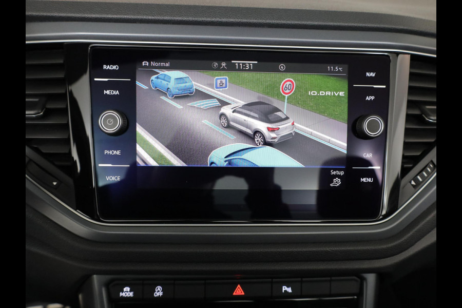 Volkswagen T-Roc Cabrio 1.5 TSI R-Line 150 pk Automaat (DSG) | Navigatie | Windscherm | Parkeersensoren | Stoelverwarming | Adaptieve cruise control |