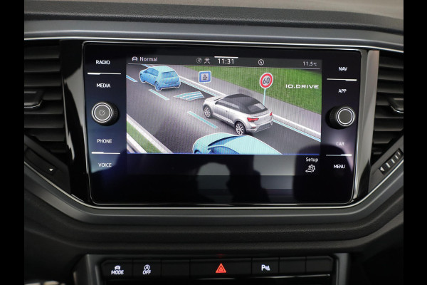 Volkswagen T-Roc Cabrio 1.5 TSI R-Line 150 pk Automaat (DSG) | Navigatie | Windscherm | Parkeersensoren | Stoelverwarming | Adaptieve cruise control |