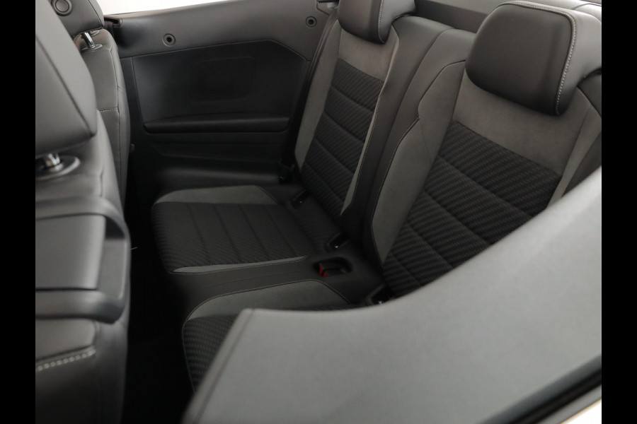 Volkswagen T-Roc Cabrio 1.5 TSI R-Line 150 pk Automaat (DSG) | Navigatie | Windscherm | Parkeersensoren | Stoelverwarming | Adaptieve cruise control |