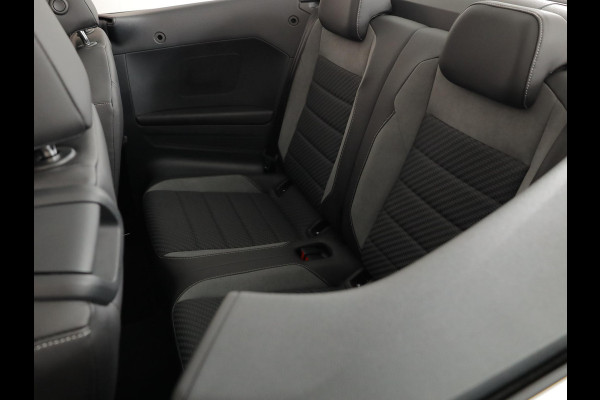 Volkswagen T-Roc Cabrio 1.5 TSI R-Line 150 pk Automaat (DSG) | Navigatie | Windscherm | Parkeersensoren | Stoelverwarming | Adaptieve cruise control |