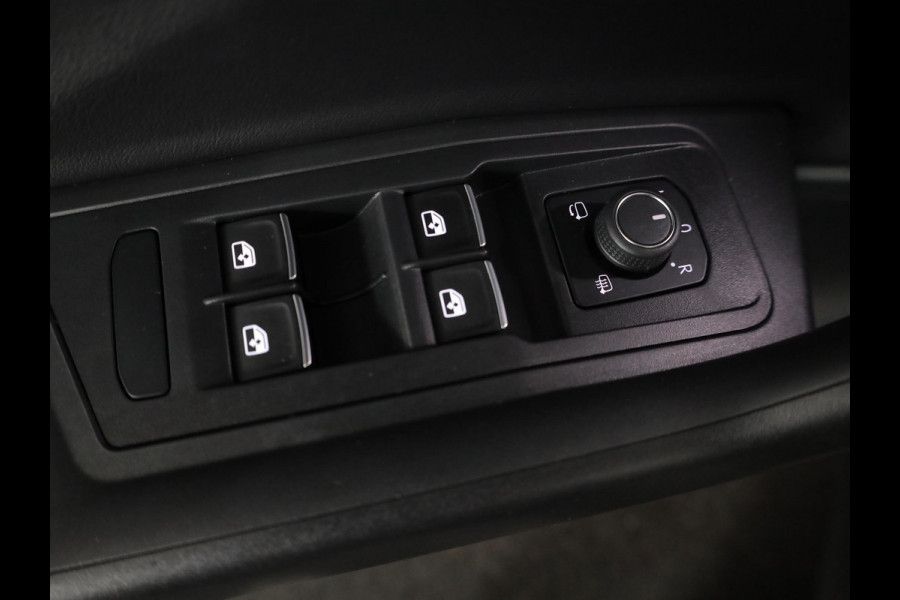 Volkswagen T-Roc Cabrio 1.5 TSI R-Line 150 pk Automaat (DSG) | Navigatie | Windscherm | Parkeersensoren | Stoelverwarming | Adaptieve cruise control |