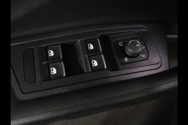 Volkswagen T-Roc Cabrio 1.5 TSI R-Line 150 pk Automaat (DSG) | Navigatie | Windscherm | Parkeersensoren | Stoelverwarming | Adaptieve cruise control |