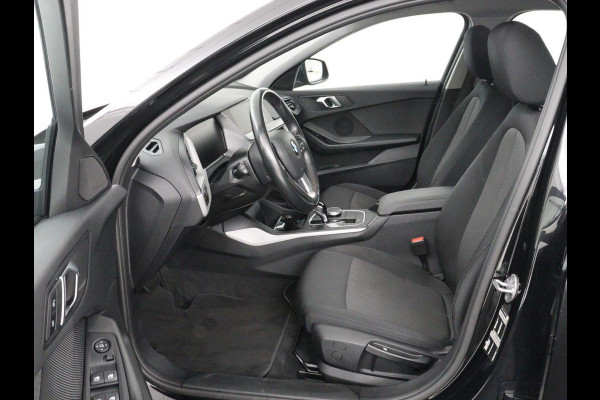 BMW 1-serie 116i Business Edition | Carplay | Live Cockpit | Navigatie | Full LED | Navigatie | DAB | Climate control | Cruise control | Bluetooth | Origineel NL