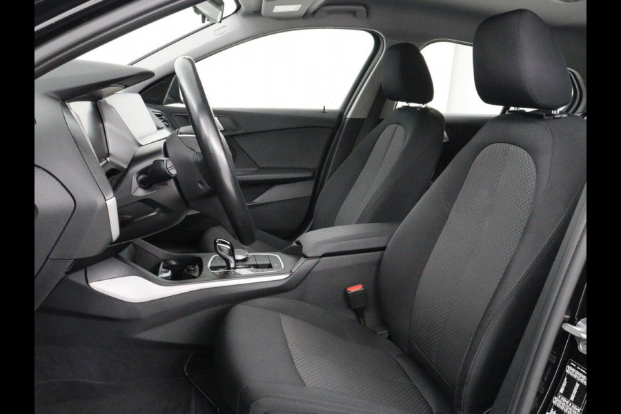 BMW 1-serie 116i Business Edition | Carplay | Live Cockpit | Navigatie | Full LED | Navigatie | DAB | Climate control | Cruise control | Bluetooth | Origineel NL