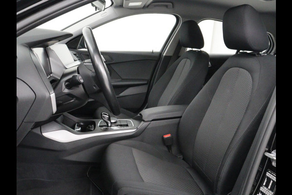 BMW 1-serie 116i Business Edition | Carplay | Live Cockpit | Navigatie | Full LED | Navigatie | DAB | Climate control | Cruise control | Bluetooth | Origineel NL