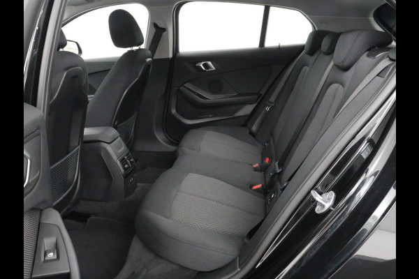 BMW 1-serie 116i Business Edition | Carplay | Live Cockpit | Navigatie | Full LED | Navigatie | DAB | Climate control | Cruise control | Bluetooth | Origineel NL